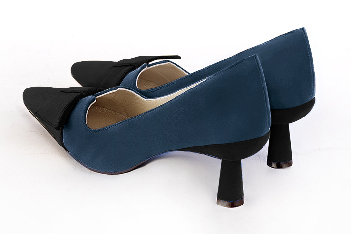 Matt black and peacock blue women's dress pumps, with a knot on the front. Tapered toe. Medium spool heels. Rear view - Florence KOOIJMAN